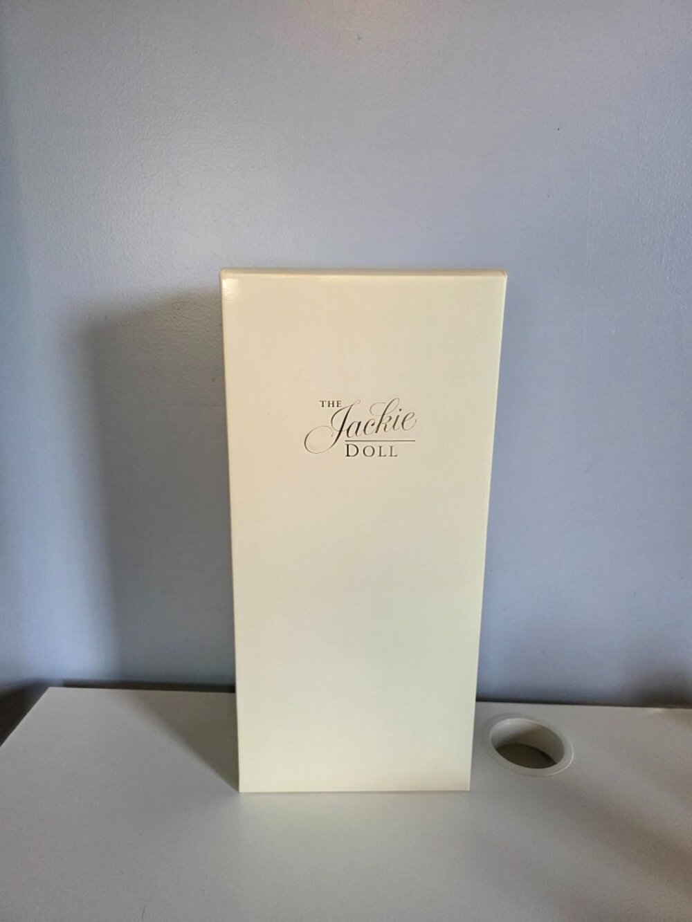 Franklin Mint Jacqueline Kennedy "The Jackie Doll" Inaugural Gala Portrait Doll - Picture 8 of 10